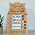 Eulen-Aufgabentafel aus Holz für Kinder mit beschreibbaren Aufgabenfeldern und Schiebereglern