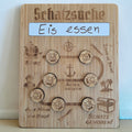 Belohnungstafel Schatzsuche aus Holz mit beschreibbarem Feld und magnetischen Münzen für Kinder