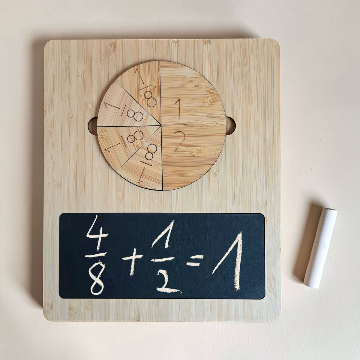 Bruchrechnen-Lernset aus Holz mit Bruchkreisen und Tafelfeld zum Darstellen von Brüchen