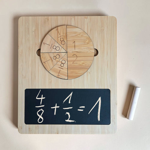 Bruchrechnen-Lernset aus Holz mit Bruchkreisen und Tafelfeld zum Darstellen von Brüchen