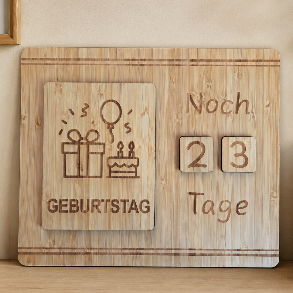 Countdown-Kalender aus Holz mit Geburtstagskarte und Zahlenkarten für noch 23 Tage