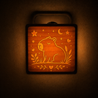 Kinder-Nachtlicht aus Holz mit warm leuchtendem Capybara-Motiv