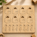 Schlüssel- und Schloss-Puzzle aus Bambusholz mit acht Schlössern und acht passenden Schlüsseln