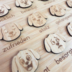 Gefühlstafel Hund aus Holz mit 12 magnetischen Gefühlen und Wandhalterung