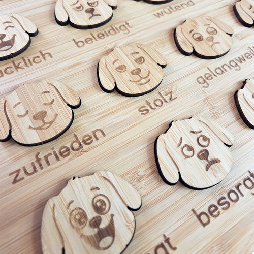 Gefühlstafel Hund aus Holz mit 12 magnetischen Gefühlen und Wandhalterung