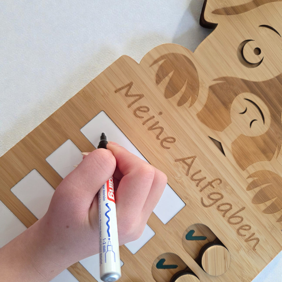Aufgabentafel für Kinder zum Abhaken täglicher Aufgaben und Routinen mit Hundemotiv
