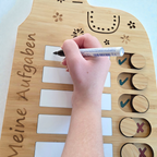 Pferd-Checkliste aus Holz für Kinder mit fünf Aufgabenfeldern, Schiebereglern und Wandhalterung