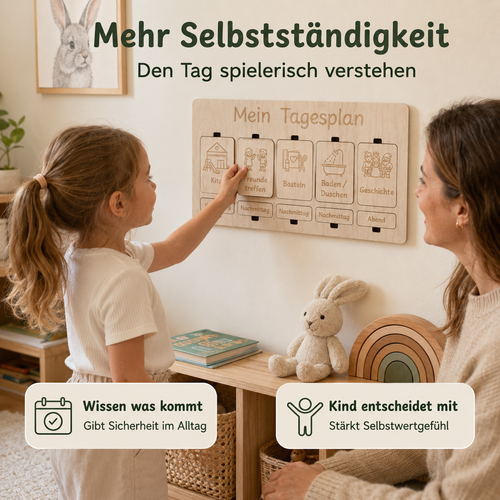 Kind nutzt einen Montessori Tagesplan aus Holz, um den Tag spielerisch zu verstehen und mitzugestalten