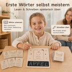 Mädchen übt erste Wörter mit Lernbrett, Kreide und gravierter Wortkarte aus Birkenholz