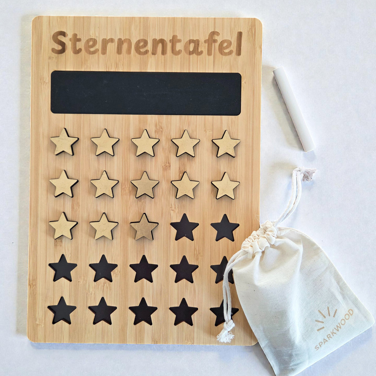 Sternentafel aus Holz mit Kreidefeld, 25 magnetischen Sternen und sicheren Magneten
