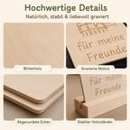 Detailansicht der Dankbarkeitskarten aus Birkenholz mit gravierten Motiven, abgerundeten Ecken und stabilem Holzständer