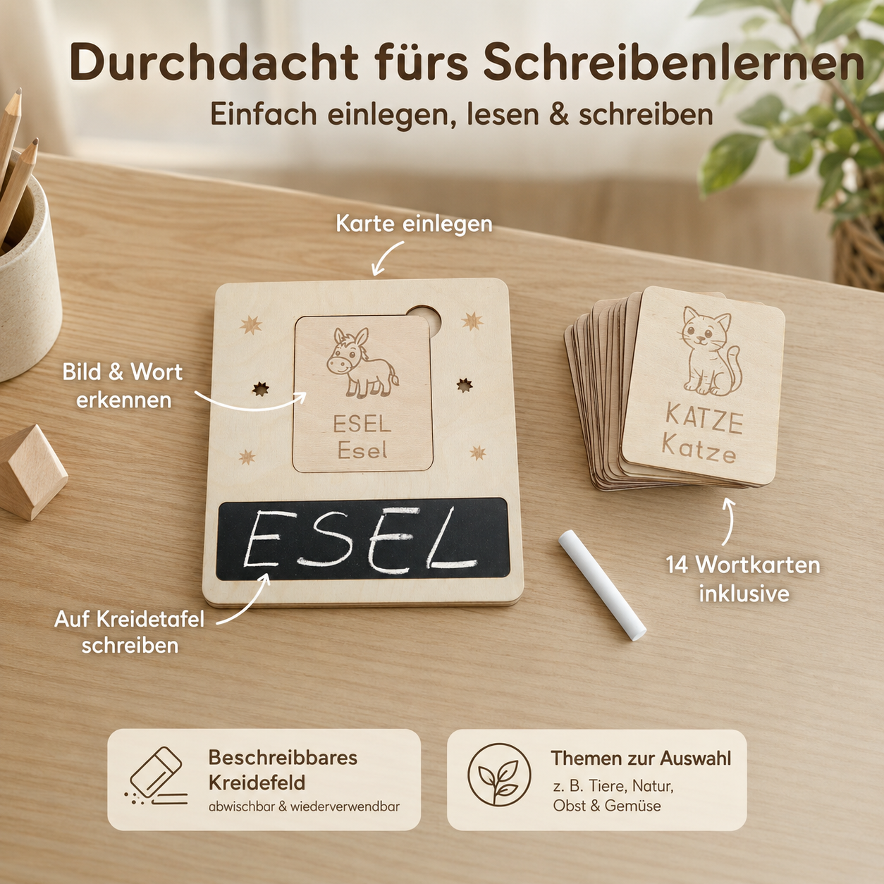 Lernbrett mit eingelegter Wortkarte, beschreibbarem Kreidefeld und Stapel gravierter Wortkarten