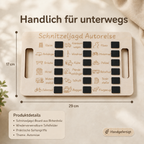 Handliches Schnitzeljagd Autoreise Board aus Birkenholz mit wiederverwendbaren Tafelfeldern, Seitengriffen und Autoreise-Motiven.