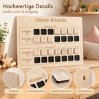 Detailansicht der Holz-Routinetafel mit hochwertiger Gravur, magnetischen Kärtchen und Wandhalterung