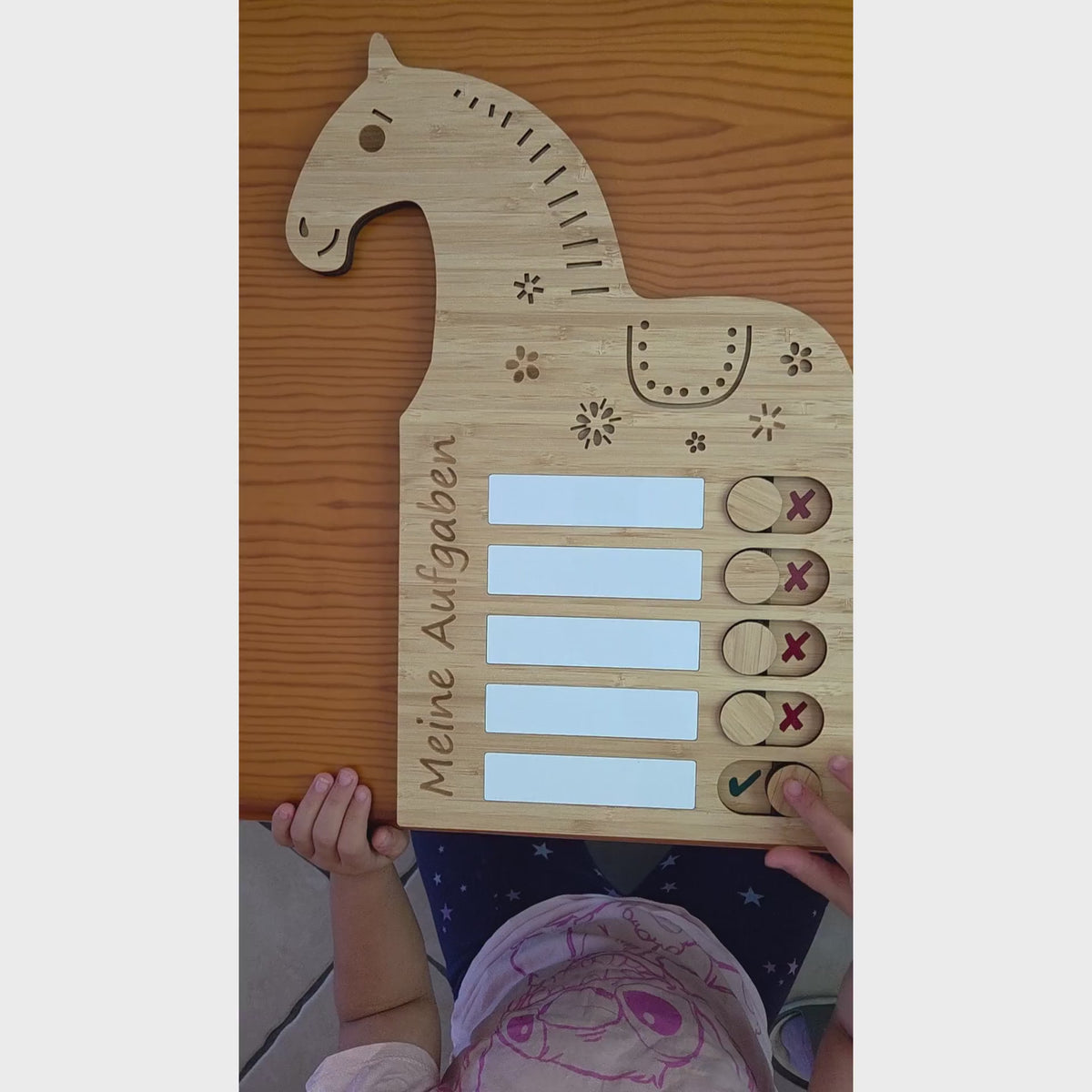 Aufgabentafel für Kinder mit Pferdemotiv - Video
